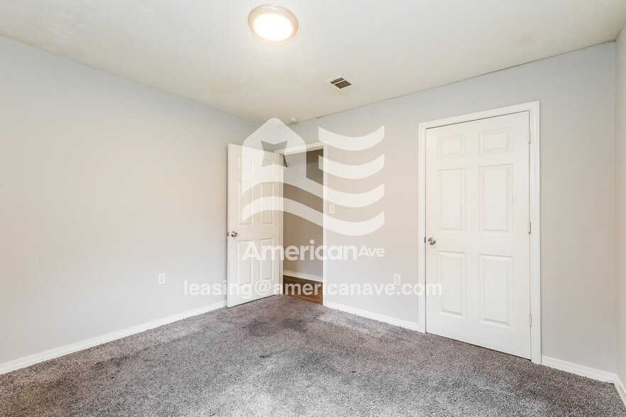 Building Photo - 320 McTyere Ave