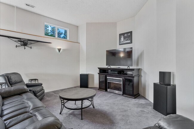 Building Photo - Stunning Home and Three Bay Shop Along Spo...