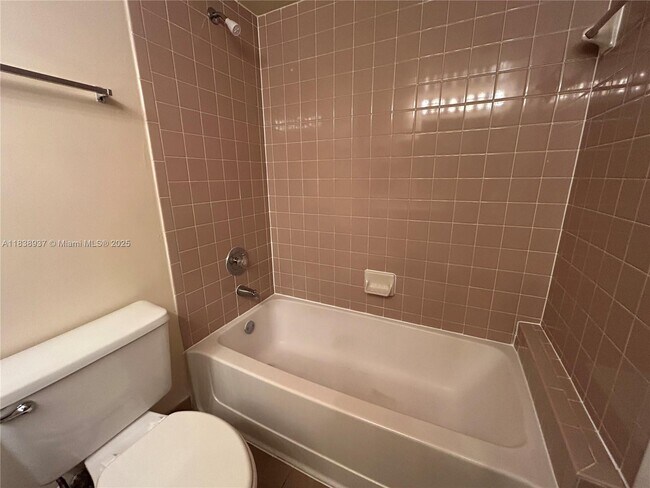 Building Photo - 2890 N Oakland Forest Dr