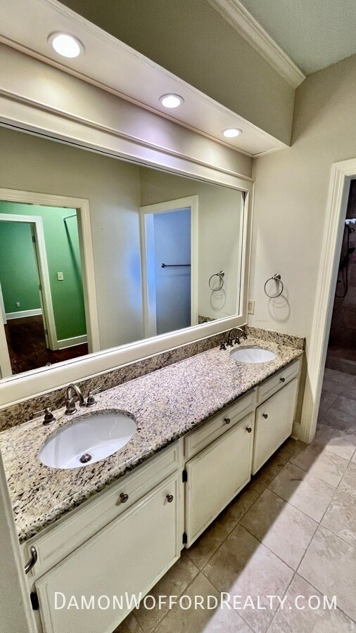 Building Photo - 1707 Pine St