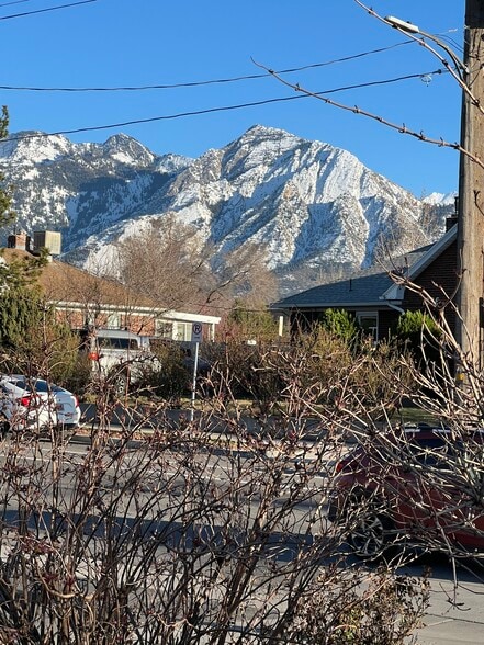 Building Photo - 2696 S Melbourne St