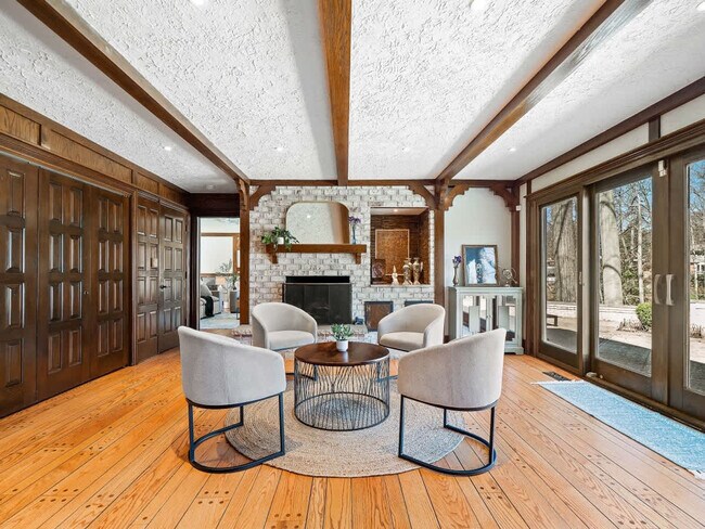 Building Photo - 1811 Breezewood Dr