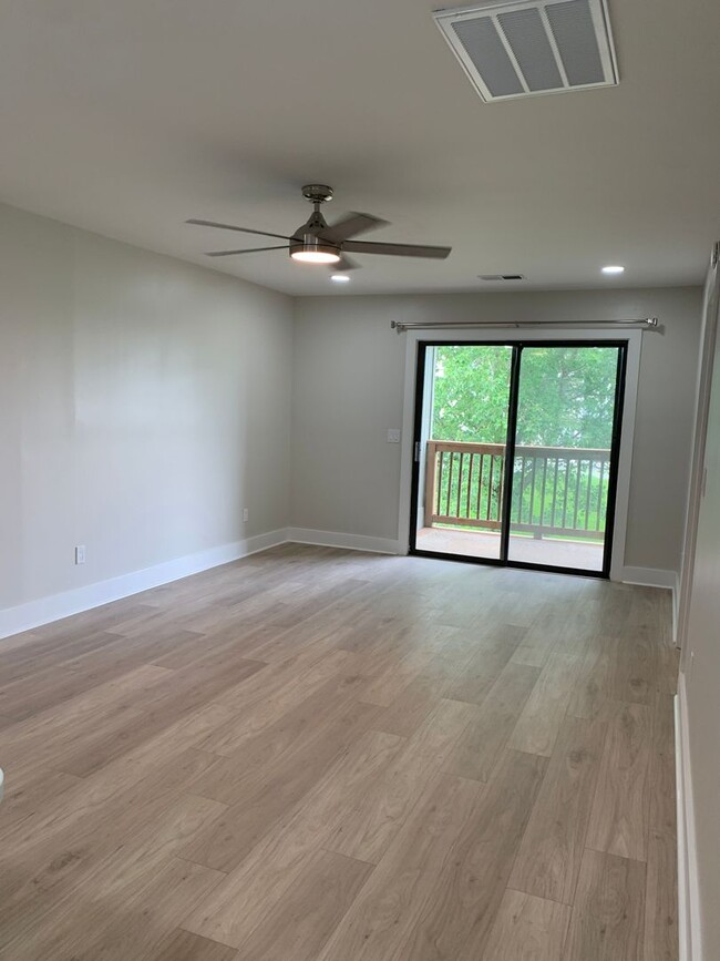 Building Photo - Completely Renovated 2 Bedroom 2 Bath Park...