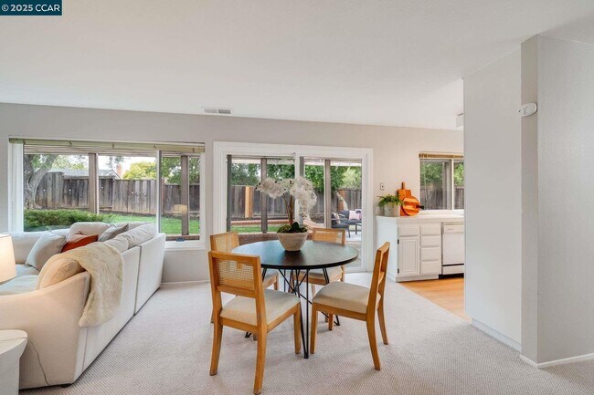 Building Photo - 4695 S Larwin Ave