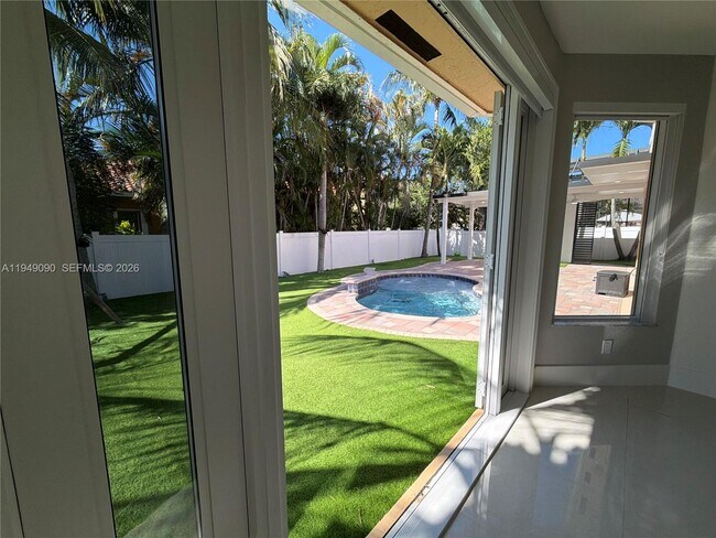 Building Photo - 364 SW 188th Ave