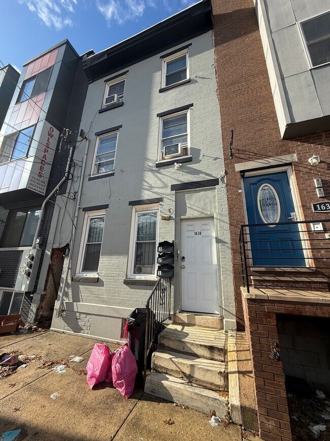 Building Photo - 1630 N Sydenham St