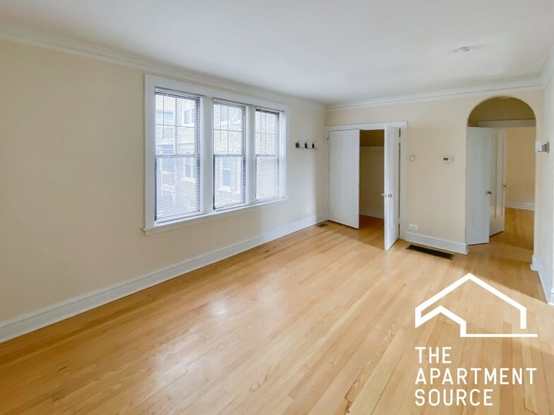 Building Photo - 3620 N Marshfield Ave