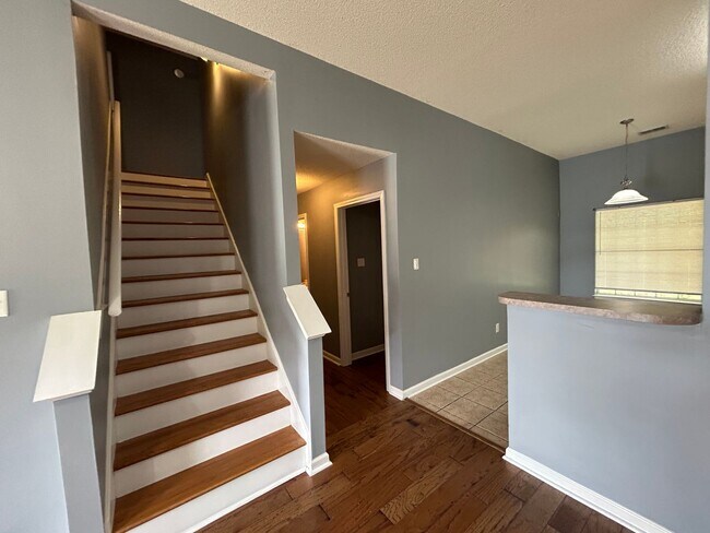Building Photo - 6836 Kamali Ave