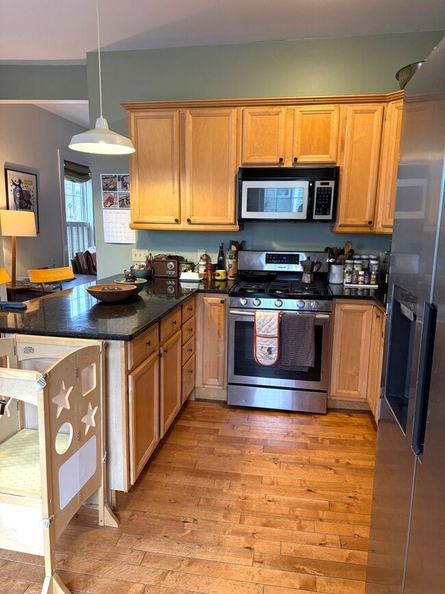Building Photo - Charming 2 Bed + 2 Bath in the West End