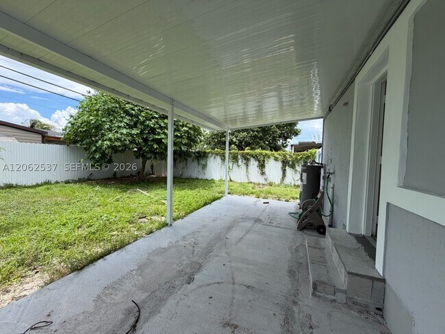 Building Photo - 9016 NW 35th Ct