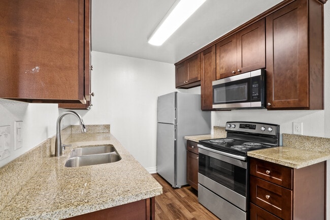 Building Photo - Emerald Court Apartments
