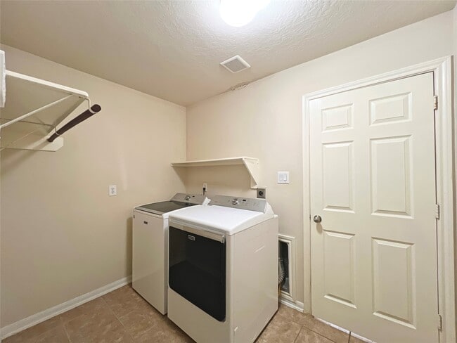 Building Photo - 13306 Southpoint Ln