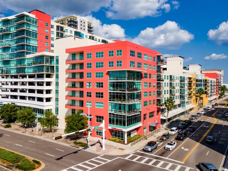 Building Photo - 1208 E Kennedy Blvd