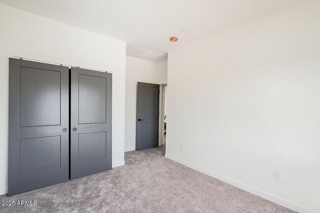 Building Photo - 1443 E Osborn Rd
