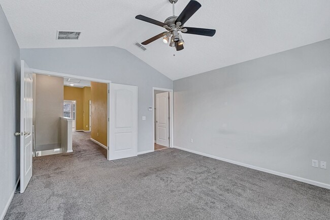 Building Photo - ***TWO WEEKS FREE*** Stylish 3BR Townhome with Garage & Walk-In Closet