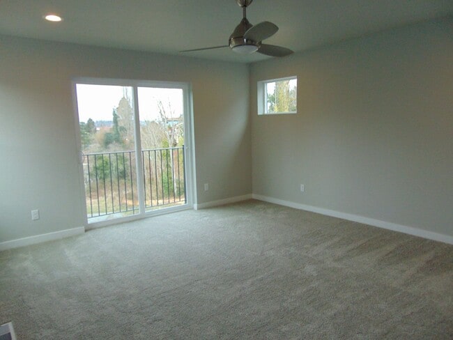 Building Photo - Beautiful 4 Bedroom Contemporary Luxury Ho...