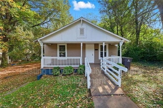 Building Photo - 2051 Bloomfield Dr