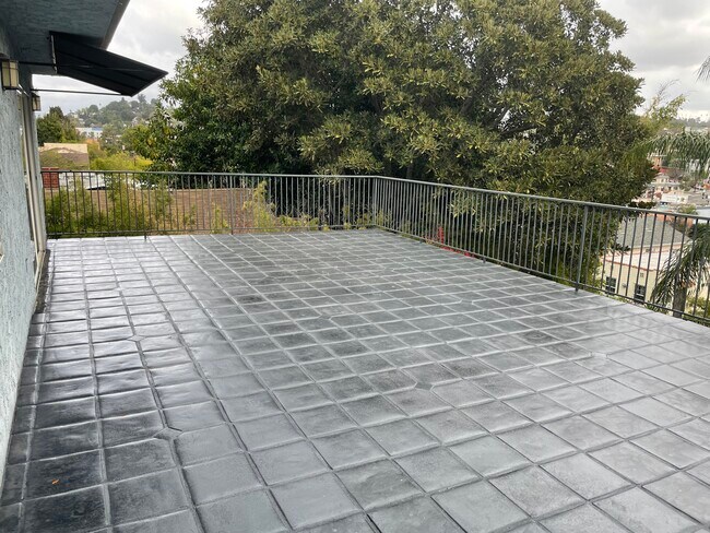 Building Photo - 1419 Allesandro St