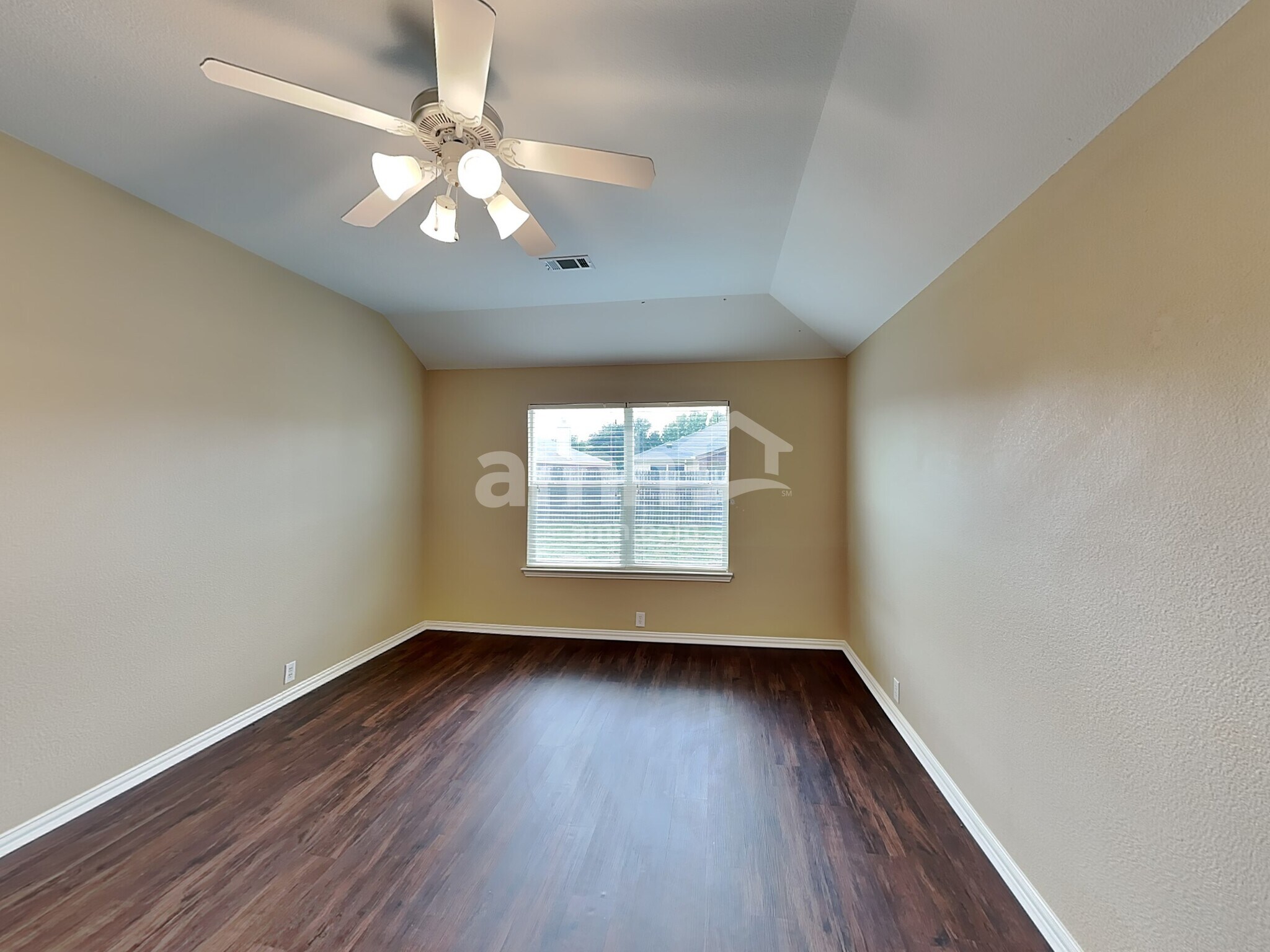 Building Photo - 1810 Sparrow Ln