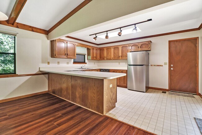 Building Photo - 3 bedroom / 2 bath on a private corner lot in Fairfield Glade