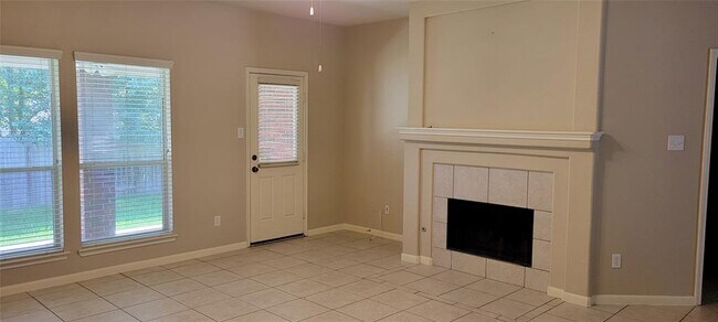 Building Photo - 98 S Regan Mead Cir