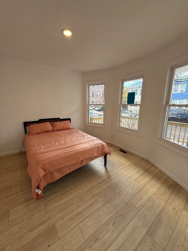 Building Photo - 32 Palm St