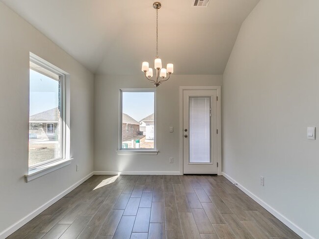 Building Photo - 1st Month Free - Stunning New Home!