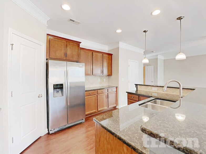 Building Photo - 2906 San Saba St