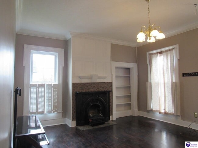 Building Photo - 208 N Mulberry St