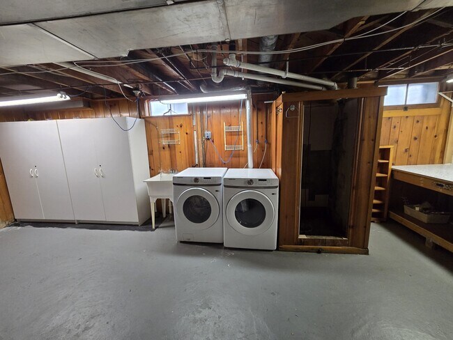 Building Photo - 532 Orwood Pl