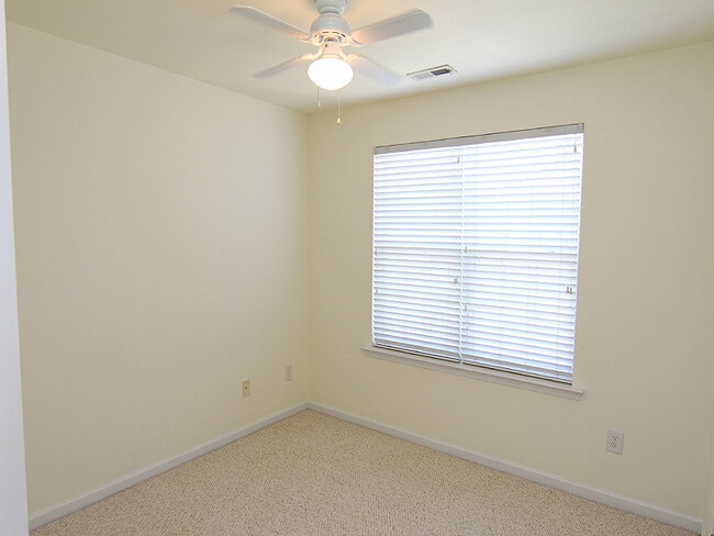 Building Photo - Spacious South Durham Townhouse!