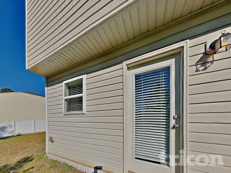 Building Photo - 325 Emilies Crossing Way