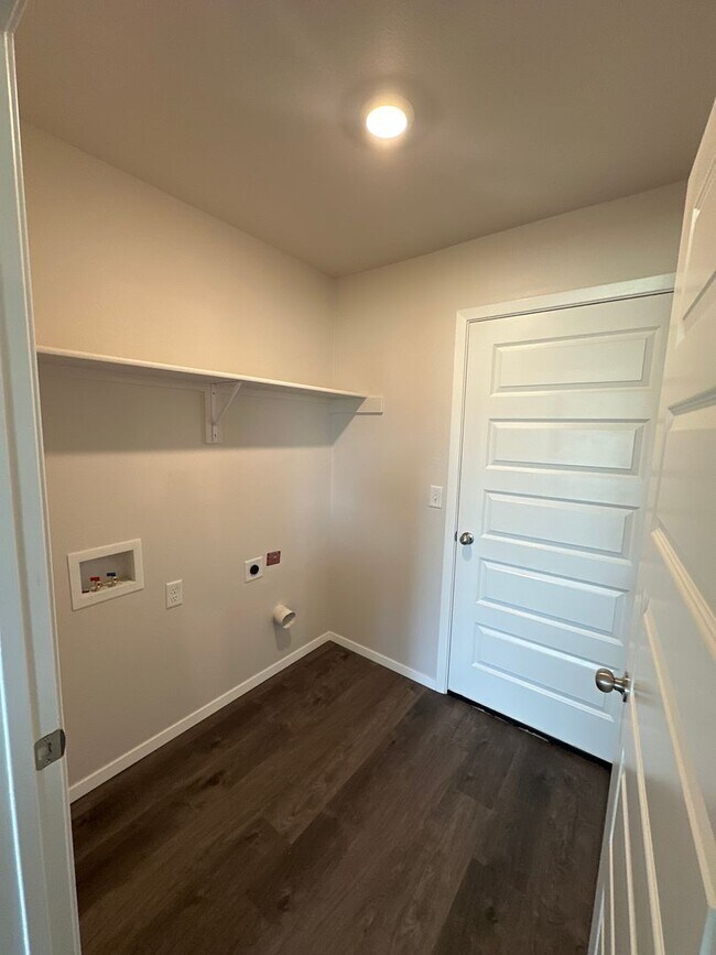 Building Photo - NOW PRELEASING! — Cozy 3 Bed, 2 Bath Home in Red Plains!