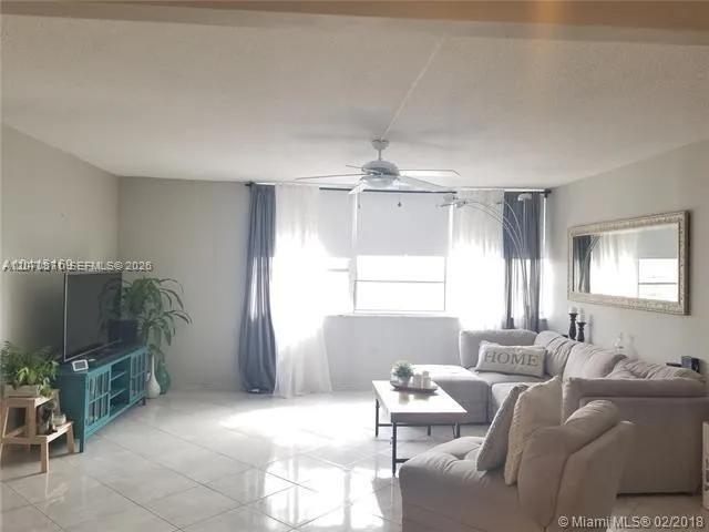 Building Photo - 1301 NE Miami Gardens Dr