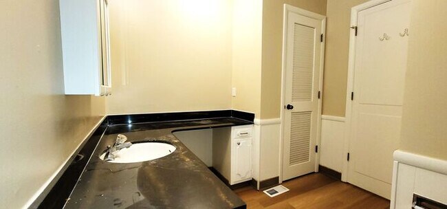 Building Photo - Beautiful 2 Bedroom / 2 Bath Bungalow Next to Hidden Valley Golf Club with Large Private Patio, N...