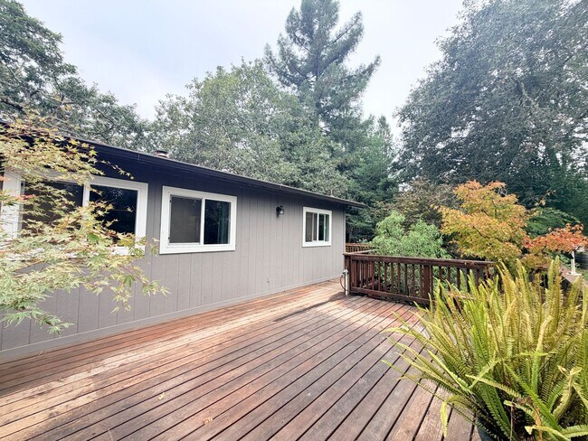 Building Photo - Serene 1-Bedroom Home with Privacy & Nature Views