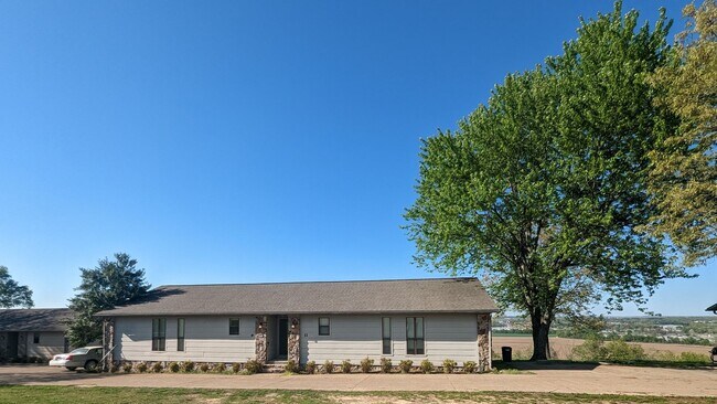 Building Photo - • 2 Bed • 2 Bath • Overlooking the White R...