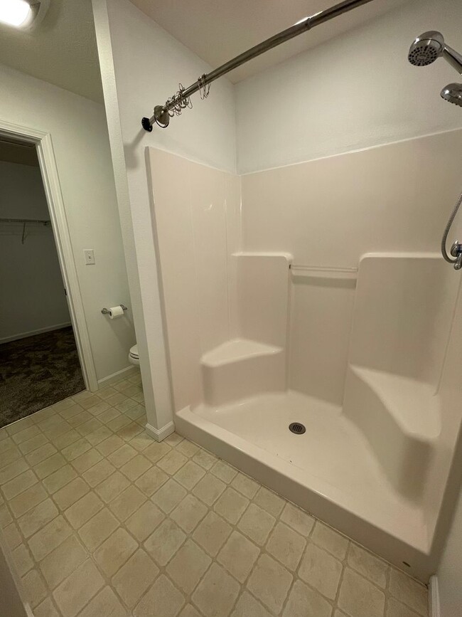 Building Photo - Beautiful 4 Bedroom Single Family Home - Harrison School District