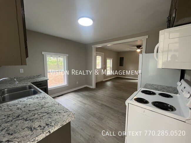 Building Photo - 137 Red Oak Dr