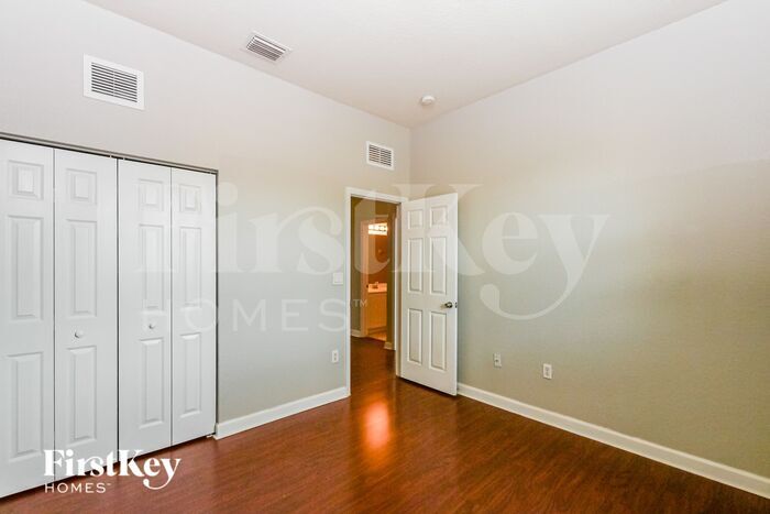 Building Photo - 457 SE 37th Pl
