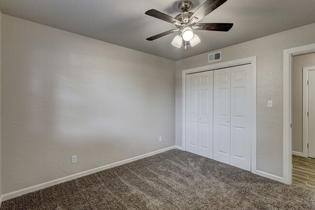 Building Photo - Spacious Elegance: Open Floor Plan, Dual V...