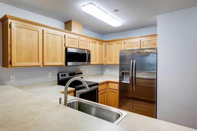 Building Photo - 2 Bed 2 Bath Third floor Condo