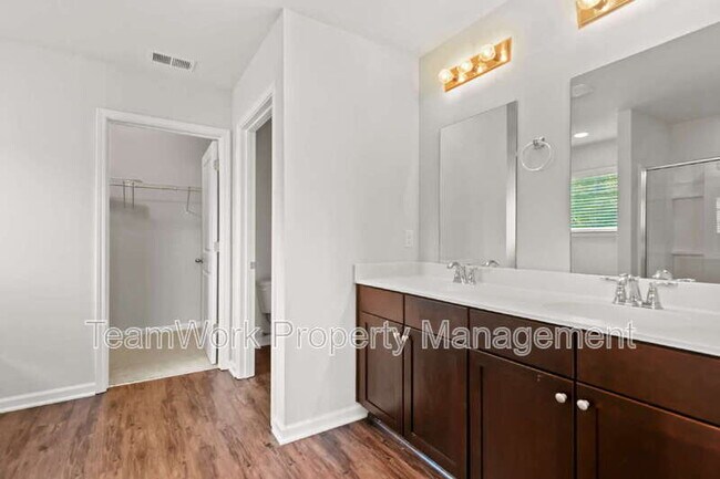 Building Photo - 145 Stoney Creek Way