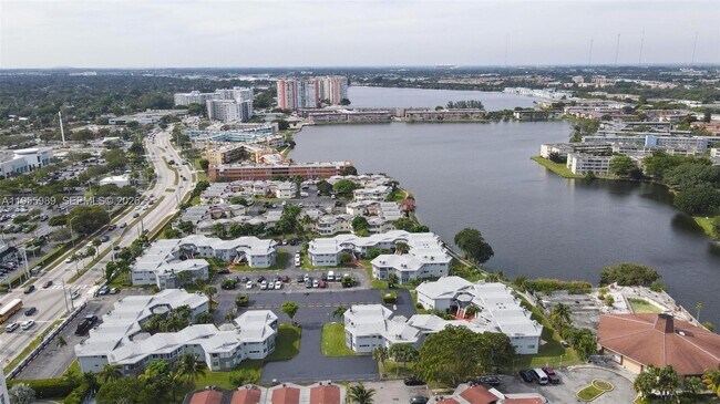 Building Photo - 1715 NE Miami Gardens Dr