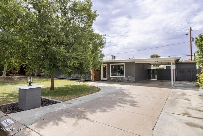 Building Photo - 1509 E Rancho Dr