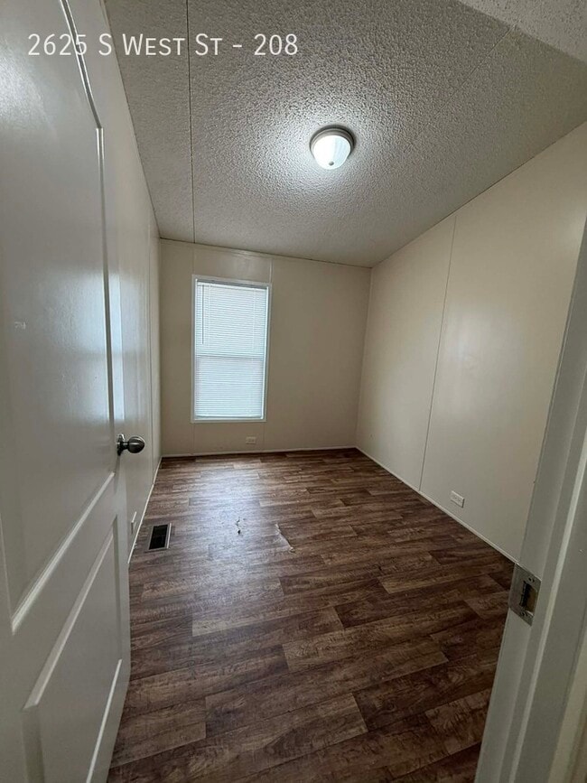 Building Photo - 2625 S West St