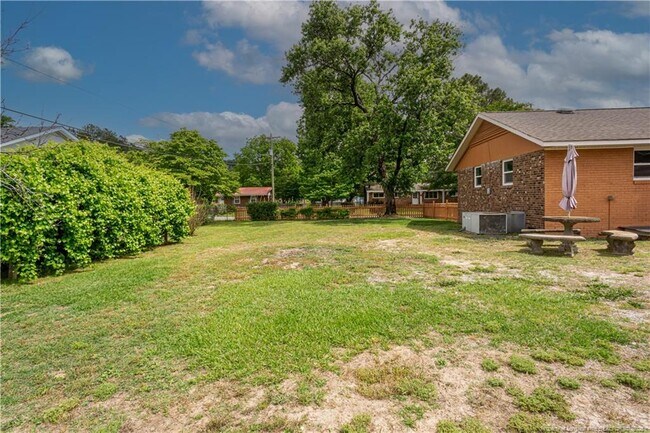 Building Photo - 2701 Daly Ave