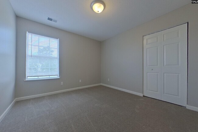 Building Photo - 410 Fox Trot Dr