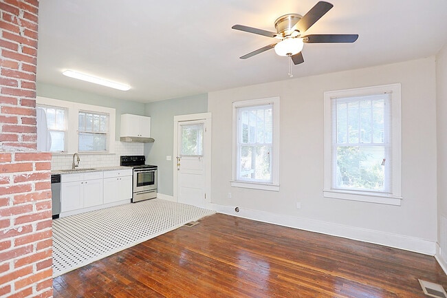 Building Photo - Renovated Single Family