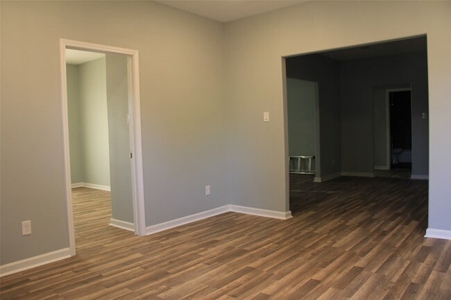 Building Photo - 724 Bowie St